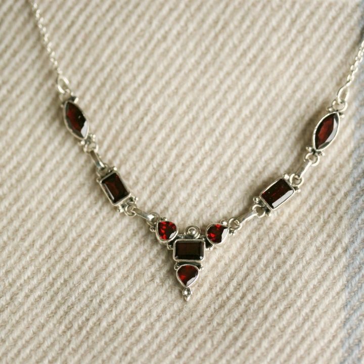 garnet silver necklace